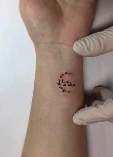 Strong Women Tattoos Ideas, Tattoos Meaning Strength, Animals Tattoo, Minimalist Tattoo Meaning, Small Wave Tattoo, Small Meaningful Tattoos, Small Tattoo, Small Tattoos With Meaning, Omerta Tattoo