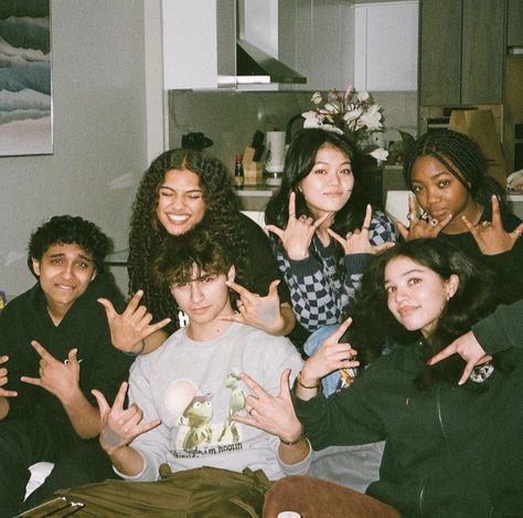 Dior Goodjohn, Malia Baker, Leah Sava Jeffries, The Baby Sitters Club, Jackson Walker, Percy Jackson Cast, Teen Actresses, Percy Jackson Memes, Cute Friend Photos