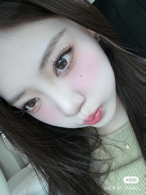 Xiaohongshu Makeup, Inspo Poses, Manga Lashes, Soft Makeup Looks, Selfie Inspo, Japanese Makeup, Cute Makeup Looks, Glowy Makeup, Asian Makeup