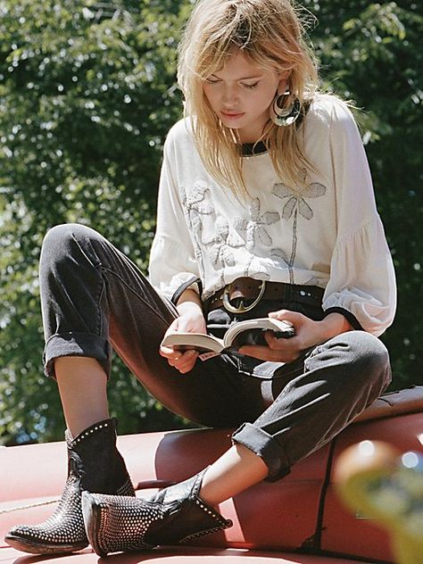 Staz Lindes, 70s Mode, Free People Fall, Free People Aesthetic, Jason Lee, Bohemian Diesel, Mode Editorials, Free People Summer, Outfits 70s