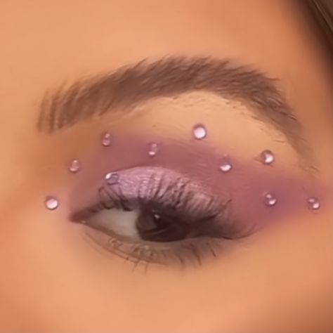 Barbie Makeup Rhinestones, Pink Makeup With Diamonds, Purple Makeup Euphoria, Pink Sparkly Concert Outfit, Rine Stone Makeup Euphoria, Lover Eras Makeup, Taylor Swift Eras Tour Makeup Speak Now, Speak Now Inspired Makeup, Pink Gem Eye Makeup