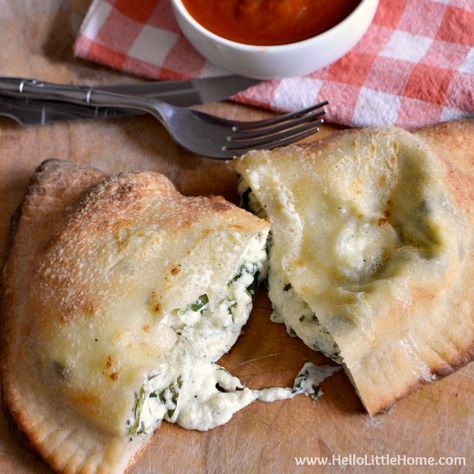 Nepolian Pizza, Calzone Recipe Ricotta, Ricotta Calzone, Calzone Recipes, Calzone Recipe Easy, Recipe Ricotta, Cheese Calzone, Holy Cannoli, Stromboli Recipe