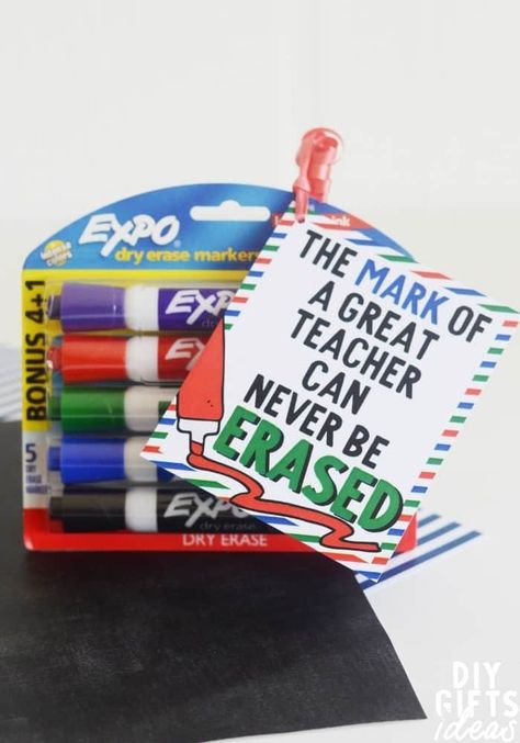 Make this DIY Dry Erase Marker Teacher Appreciation Gift in no time with these cute free printable tags! It's a gift they will actually use! Sharpie Teacher Gift, Diy Teacher Appreciation Gifts, Free Teacher Appreciation Gifts, Diy Highlighter, Teacher Appreciation Diy, Teacher Gift Printables, Appreciation Gifts Diy, Teacher Appreciation Gifts Diy, Teacher Appreciation Printables