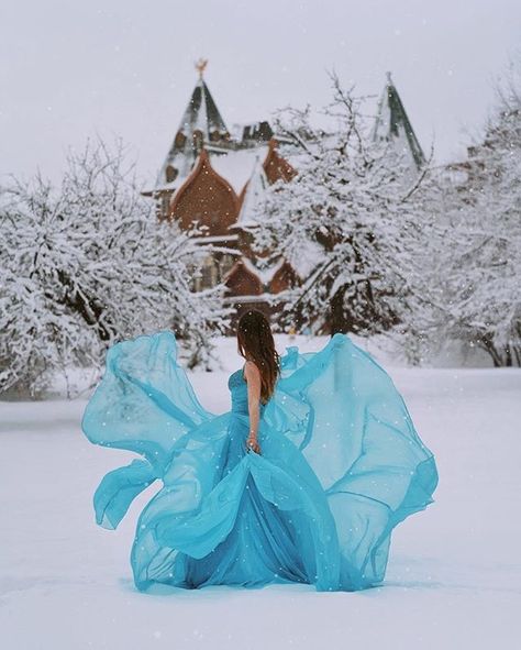 Winter Quince Photoshoot, Winter Quinceanera Photoshoot, Snow Quinceanera Pictures, Winter Fairytale Photoshoot, Dress In The Snow, Winter Quinceanera, Quinceañera Photoshoot Ideas, Quince Photoshoot Ideas, Whimsical Photoshoot