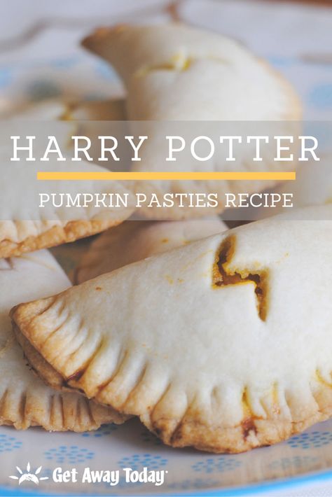 Harry Potter Feast, Harry Potter Treats, Harry Potter Desserts, Gateau Harry Potter, Harry Potter Snacks, Harry Potter Parties Food, Harry Potter Pumpkin, Harry Potter Movie Night, Pumpkin Pasties