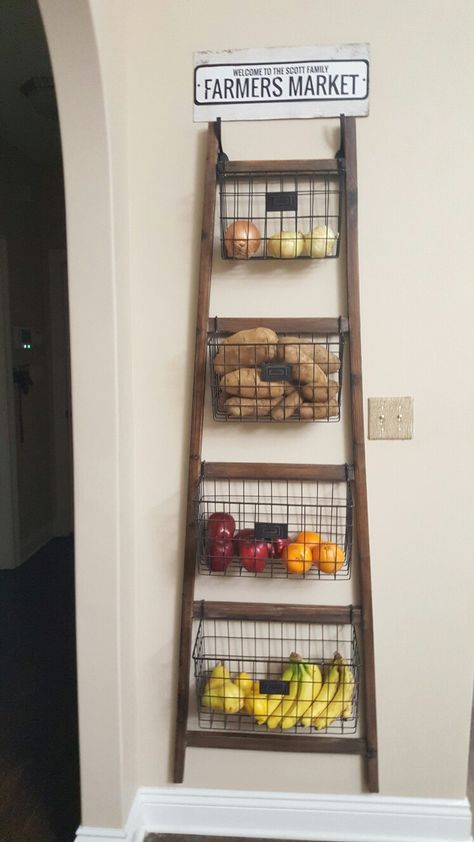 Kitchen Fruit Storage Farmhouse, Vegetable Storage Ideas Small Spaces, Farmers Market Kitchen Decor, Ladder Kitchen Decor, Farmhouse Fruit Storage, Wall Mounted Produce Storage, Produce Stand Kitchen, Storing Vegetables In Kitchen, Wall Vegetable Storage