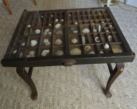 Turned a printer's type drawer into a 'shadow box' table top night stand. Rock Display Table, Shadow Box Table Ideas, Shadow Box End Table, Printer Trays Ideas Projects, Printer's Tray Ideas, Printers Tray With Shells, Shadow Box Coffee Table, Shadow Box Table, Rock Display