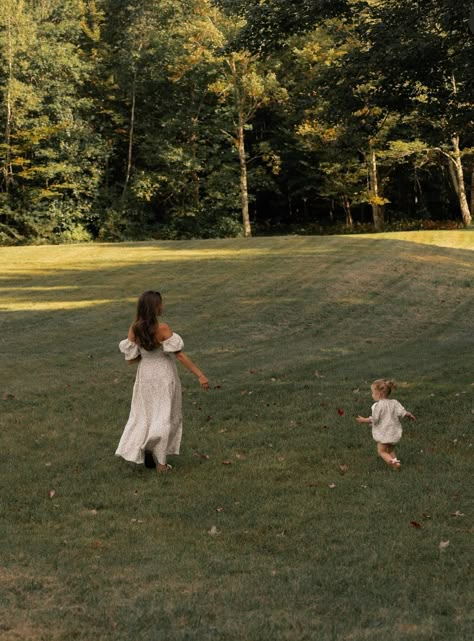 Homestead Mom, Christmas Posts, Birkin Mom, Good Mother, My Future Family, Mommy Goals, Dream Family, My Future Life, Little Family