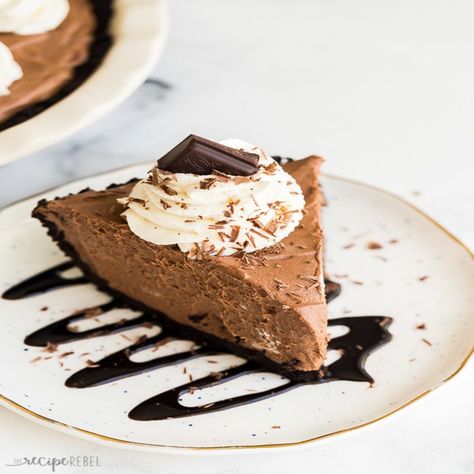 29 New Years Recipe Ideas That Are Just A Tiny Bit Fancy French Silk Pie Easy, Easy French Silk Pie, Chocolate Silk Pie Recipe, Silk Pie Recipe, Chocolate Silk Pie, French Silk Pie, Oreo Pie, Raw Eggs, Silk Pie