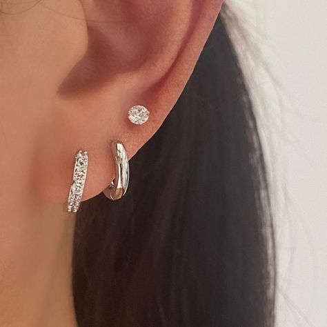 Silver Earrings 3 Holes, Silver Earring Stack Simple, Silver Earrings Diamond, Silver Earrings Aesthetic Vintage, 3rds Ear Piercing, Jewllery Ideas Silver, Silver Earrings Aesthetic Simple, 3 Ear Piercings Silver, Silver Earing Stacks