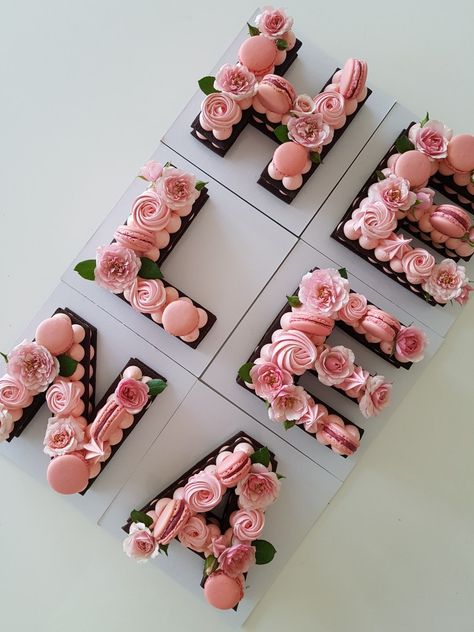 Number Birthday Cakes For Women, Flower Number Cake, Food Photography Cake, Letter Cakes, Alphabet Cake, Number Birthday Cakes, Sugar Cookie Cakes, Cake Lettering, Letter Cake