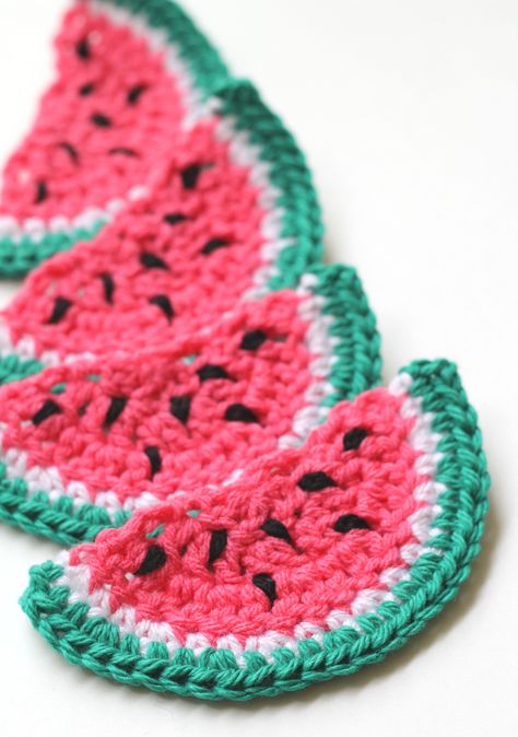 Crochet Watermelon Bunting — One Social Girl Crochet Watermelon, Crochet Bunting, Crochet Garland, Mason Jar Crafts Diy, Crochet Food, Crochet Applique, Applique Patterns, Diy Hair Accessories, Crochet Hair Styles