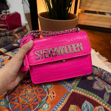 Steve Madden Pink Shoulder Bag Dior Capture Totale, Guess Shoulder Bag, Dumpling Bag, Pink Shoulder Bag, Phone Gadgets, Shoulder Sling, Chain Strap Bag, February 2023, Leather Paint