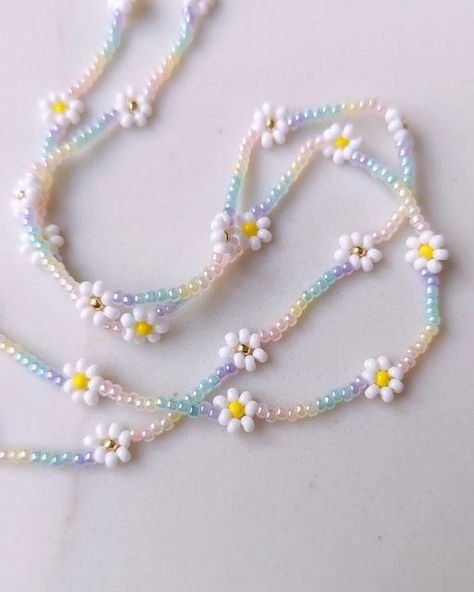 Danish Pastel Necklace, Danish Pastel Jewelry, Pastel Beaded Necklace, Tiny Bead Bracelet, Chain Necklace Diy, Pastel Jewelry, Beading Jewelery, Beads Bracelet Design, Jewelry Accessories Ideas