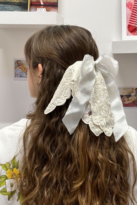 Good Squish THE SPECIAL NAPKIN Good Squish, Kpop Shoes, Hair Acessories, Lace Top Dress, Handmade Scrunchie, Romantic Hairstyles, Vintage Hair Accessories, Hair Ribbons, Hand Stitch