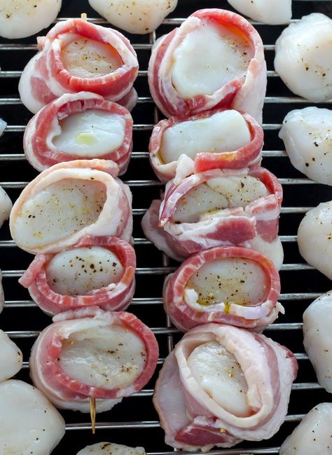 Scallops Dishes, Bacon Wrapped Scallops Recipe, Entertaining Meals, Cooking Brussel Sprouts, How To Cook Scallops, Grilled Scallops, Bacon Wrapped Scallops, Bacon On The Grill, Moms Cooking