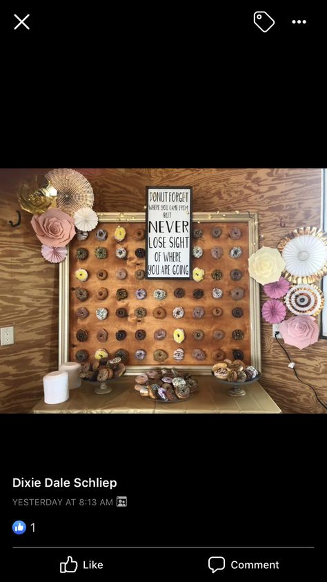 Donut Display Graduation, Graduation Donut Wall, Donut Wall Graduation Party, Graduation Donuts Ideas, Donut Board Graduation, Donut Graduation Party, Grad Party Donut Wall, Donut Graduation, Sweet 16 Donut Wall