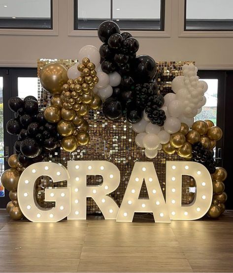 Graduation Cookout, Graduation Decoration Ideas, Graduation Party Colors, Graduation Centerpieces, Graduation Party Backdrops, Graduation Table Decorations, Graduation Party Table, Backyard Graduation Party, Senior Graduation Party