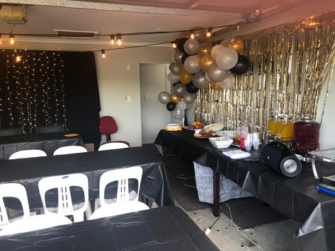 Garage Birthday Party Decorations, Garage Birthday Party, Garage Party Set Up Ideas, Party Set Up Ideas, Garage Transformation, Set Up Ideas, Garage Party, Work Christmas Party, Baby Shower Outfit