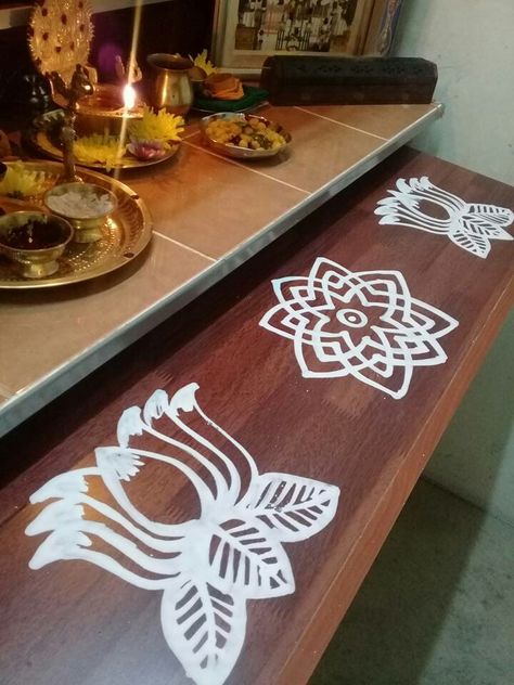 Pooja Room Kolam Designs, Rangoli For Pooja, Pooja Room Kolam, God Mandir, Dotted Rangoli, Lotus Rangoli, Pooja Decor, Pooja Decoration, Rangoli Designs Photos