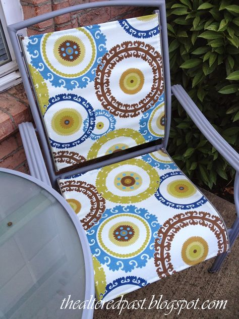 DIY and upcycle that patio furniture. Paint and replace fabric slings. Here's how... Farm Patio, Playground Landscape, Terrace Lighting, Design Fireplace, Patio Furniture Makeover, Chair Redo, Grill Party, Diy Bbq, Fire Pit Furniture