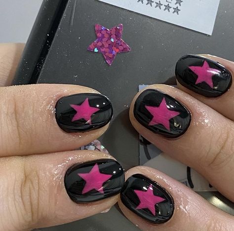 Punk Acrylic Nails Short, Emo Short Nails, Gel Black Nails, Pink Black Nails, Stars Nails, Chappel Roan, Hippie Nails, Punk Nails, Goth Nails