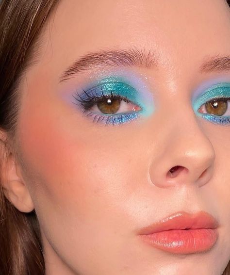 Soft Colorful Makeup, Lover Inspired Makeup, Pastel Blue Eyeshadow, Spring Eyeshadow Looks, Pink And Blue Makeup, Pastel Eye Makeup, Pastel Eyeshadow, Maquillage On Fleek, Funky Makeup