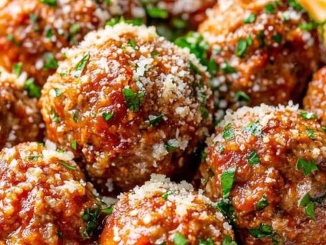 Taste the Tradition: Illinois’ Best Oven-Baked Italian Beef Meatball Recipe - NewsBreak Beef Ravioli Recipe, Nachos Supreme Recipe, Parmesan Wings Recipe, Beef Sausage Recipes, Meatballs Italian, Easy Zucchini Bread, Classic Beef Stew, Manicotti Recipe, Baked Scallops