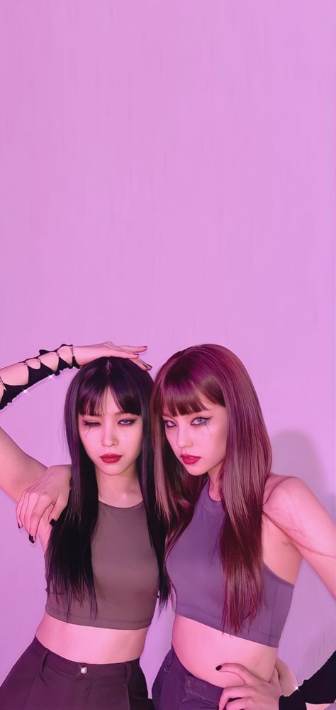 Yeji And Ryujin Wallpaper, Ryujin Wallpaper, Yeji Wallpaper, Soft Wallpaper, Cool Wallpapers For Phones, Kpop Wallpaper, Girl Crush, Ulzzang Girl, Aesthetic Wallpaper