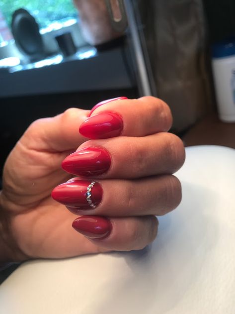 red nails Swarovski Stones, Nails On Fleek, Nude Nails, Nail Tech, Swag Nails, Red Nails, Natural Nails, Glitter Nails, Christmas Nails