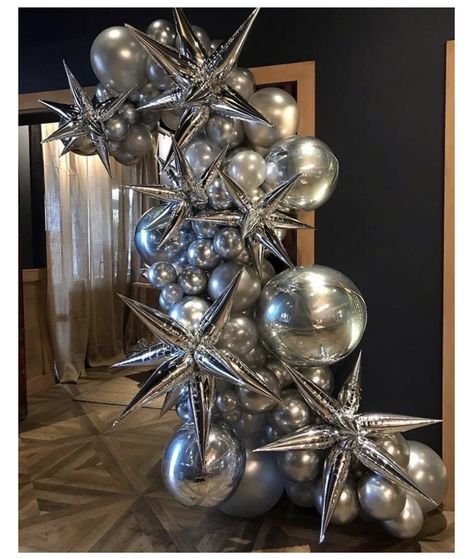 Silver Balloons Decoration Birthday, Silver Balloon Installation, Shiny Party Decor, Diamond Balloon Garland, Chrome Birthday Decorations, Chrome Party Decorations, Prom Balloon Garland, Mylar Balloon Garland, Metallic Birthday Party Decorations