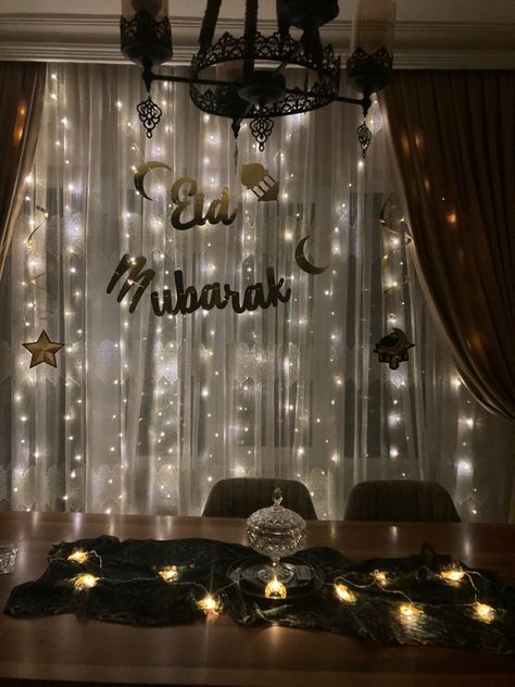 Ramadan Ideas Decorations, Ramadan House Decor, Ramadan Decorations Ideas Living Rooms, Ramzan Decoration Ideas, Eid Decoration Ideas Diy, Eid Decoration Ideas Home, Ramadan Decorations Ideas, Eid Decoration Ideas, Diy Eid Decorations