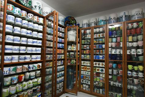 Starbuck's Mugs Starbucks Cups Collection Display, Been There Starbucks Mugs Display, Starbucks Display, Starbucks Been There Mugs Display, Starbucks Mugs Collection Display, Starbucks Mug Display Shelf, Starbucks Crafts, Starbucks Collection, Mug Storage