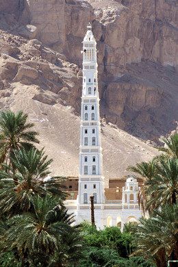 Minaret of Al-Muhdhar Mosque – Tarim, Yemen - Atlas Obscura Yemen Mosque, History Islam, Beautiful Mosque, Islamic Culture, Beautiful Mosques, Islamic World, Place Of Worship, Islamic Architecture, Yemen