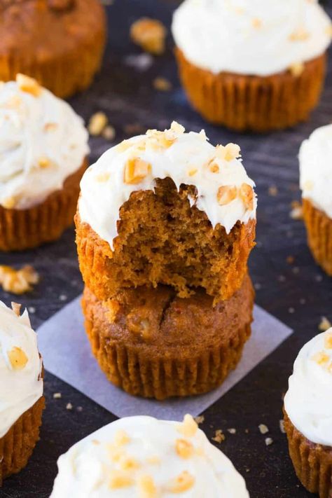 These carrot muffins are a healthy way to have carrot cake for breakfast! fluffy, moist and made with almond flour- They are naturally sweetened! Vegan Carrot Cake Muffins, Healthy Carrot Muffins, Carrot Cake Muffin Recipe, Resep Muffin, Healthy Carrot Cake Muffins, Carrot Muffin Recipe, Healthy Cream Cheese, Healthy Carrot Cake, Almond Flour Muffins