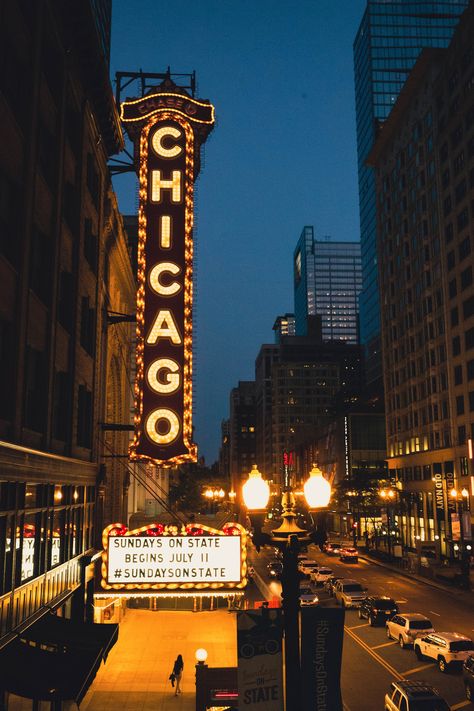 I was looking for a new photographic opportunity of the Chicago El (commuter train) when I turned around and discovered this beautiful view and angle of the landmark sign of the Chicago Theatre. This is lovely! Second City Chicago, Chicago Aesthetic Night, Autumn Widgets, Andersonville Chicago, Chicago City Skyline, Aesthetic Chicago, Chicago Signs, Chicago Theatre, Chicago Night