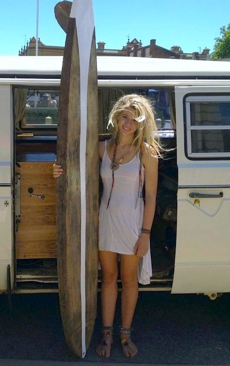 Surf Girl Mode Indie, Surf Hair, T3 Vw, Bus Girl, Mavericks Surfing, Vans Girl, Combi Volkswagen, Vw Vintage, Surfer Girl Style