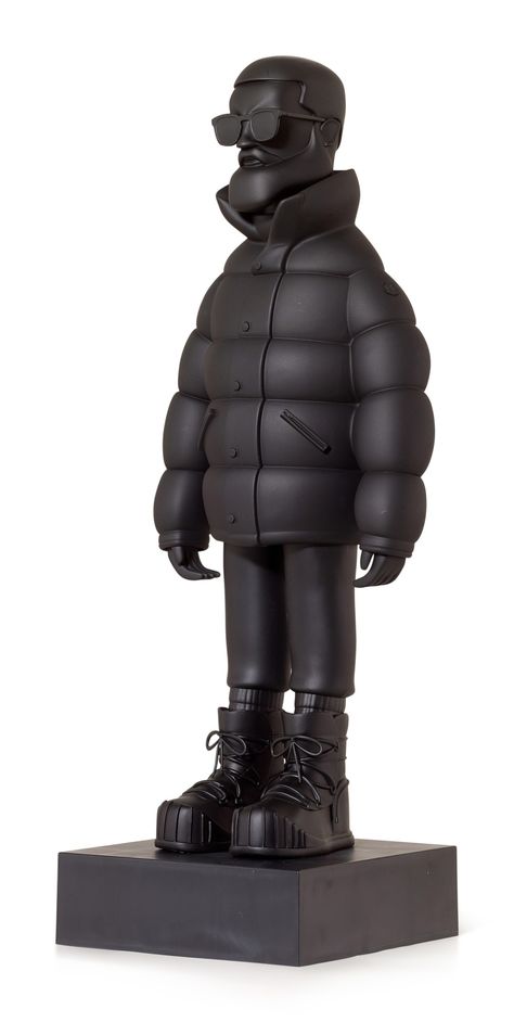 MONCLER | MR. MONCLER BLACK VINYL FIGURE, HONG KONG MR. MONCLER 黑色模型，香港 | Contemporary Showcase: MEET AllRightsReserved2020 | Sotheby's Vinyl Figures Art, Yu Nagaba, Art Toys Design, Art Therapy Projects, Vinyl Art Toys, Toy Sculpture, Toy Maker, Sneaker Art, Toy Art