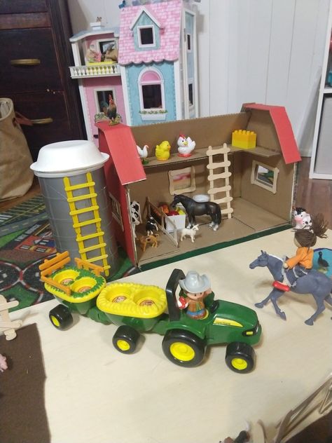 Diaper Box Crafts, Cardboard Farm, Shoebox Farm, Farm Toys Diy, Farm Animals Made Out Of Boxes, Farm Diorama, Diy Recycled Toys, Diy Toy Barn For Kids, Toy Barn Diy Wooden