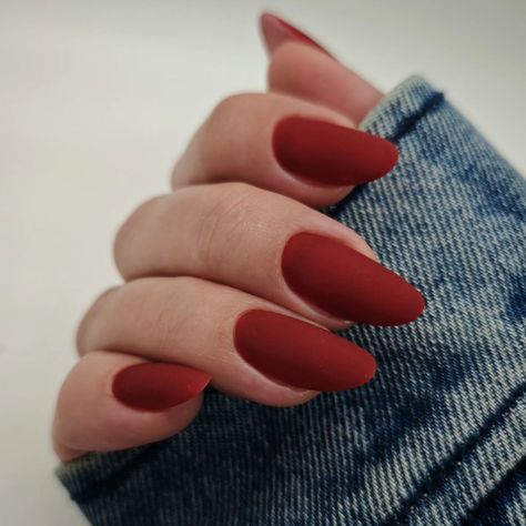 33 Matte Fall Nails 2024: Trendy Designs for a Stylish Autumn Look Matt Autumn Nails, 2024 Nail Shape Trends, Matte Autumn Nails, Matt Fall Nails, Fall Nail Designs Matte, Nails Autumn 2024, Matte Fall Nails Autumn, Autumn Nails Matte, Matte Fall Nails