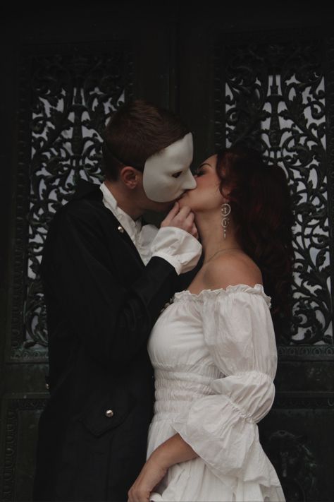 Phantom Of The Opera Couple Costume, Phantom Of The Opera Photoshoot, Easy Couple Costumes For Halloween, Couple Costume Ideas Unique, Phantom Of The Opera Costumes, Costume Ideas Unique, Easy Couple Costumes, Cute Couple Costumes For Halloween, Couple Costumes For Halloween