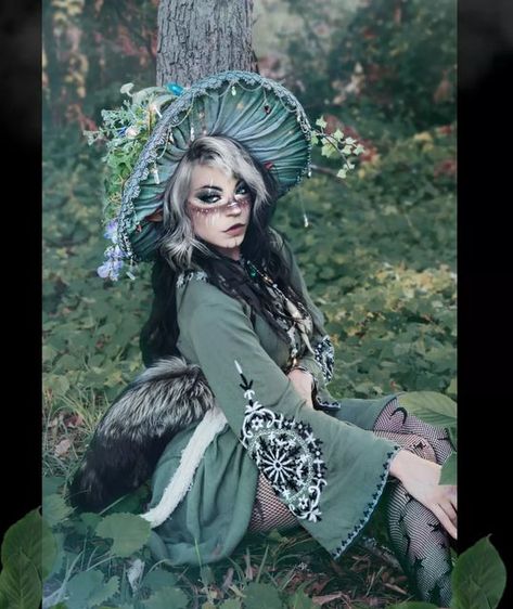 Mushroom Witch Cosplay, Moss Witch Costume, Fantasy Witch Costume, Green Mushroom Costume, Cottagecore Costume Ideas, Forest Witch Hat, Mushroom Witch Costume, Nature Witch Costume, Woodland Witch Costume