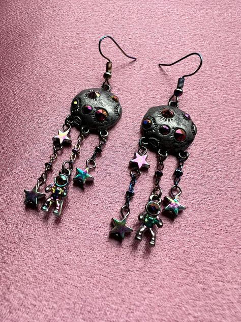 Full moon earrings https://etsy.me/43l9yK9 are back in stock at #CosmicCreatedMagic the #etsyjewelry #giftshop #rainbow #iridescent #fullmoon #earrings with dangling #stars #astronauts #cosmicjewelry #etsyfinds #spaceearrings #moonjewelry #outerspace #colorfulearrings Clay Mask Art, Space Earrings, Solar System Bracelet, Cosmic Jewelry, Rainbow Holographic, Asymmetrical Earrings, Gauged Earrings, Funky Jewelry, Moon Jewelry