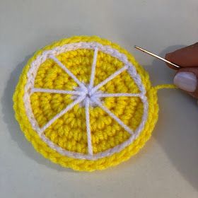 Crochet Lemon Applique Free Pattern, Crochet Fruit Slices Free Pattern, Crochet Lemon Coasters, Crochet Lemon Slice Free Pattern, Lemon Slice Granny Square, Crochet Fruit Keychain Free Pattern, Crochet Lemon Pattern Free, Crochet Lemons, Crochet Lemon Slice