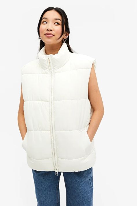 Oversized puffer vest - White - Puffer jackets - Monki PL Razorback Shirt, White Vest, Athleisure Tops, Denim Outerwear, Basic Long Sleeve, Plus Size Pants, Quilted Vest, Sleeveless Vest, Puffer Vest