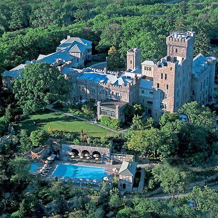 Luxurious Castle, Book Castle, Japanese Grill, New York Kitchen, Tarrytown New York, York Castle, Moving To Boston, Ny Hotel, Castle Hotel