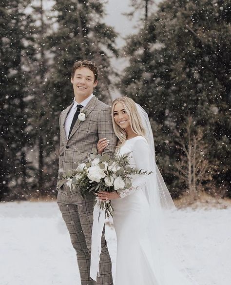 Winter Elopement Ideas, Buffalo Wedding, Pre Wedding Shoot Ideas, Winter Elopement, Winter Wonderland Wedding, Wedding News, Elopement Ideas, Shooting Photo, Forest Wedding