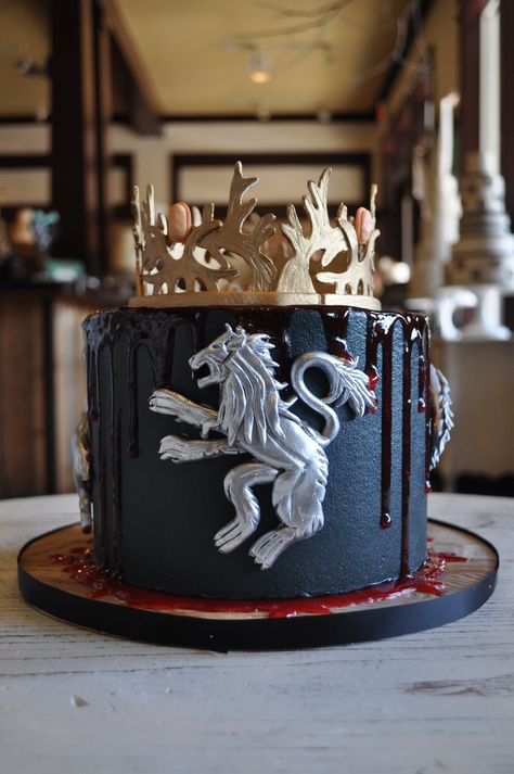 Winter is Coming! Game of Thrones Theme Party Cake Sugar Bee Sweets Bakery www.sugarbeesweets.com Midevil Cake Ideas, Medieval Cake Ideas, Medieval Birthday Cake, Game Of Thrones Theme Party, Medieval Cake, Knights Party, Fondant Crown, Groomsman Cake, Game Of Thrones Birthday