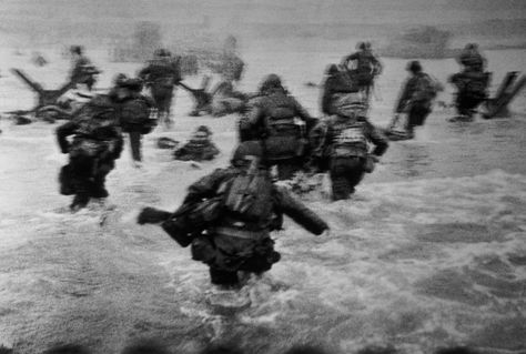 D Day Normandy, Normandy Landings, D Day Landings, Robert Doisneau, American Soldiers, Magnum Photos, D Day, Military History, Metropolitan Museum Of Art