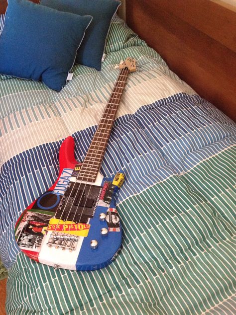 "C-PUNK BASS" a copy of flea's bass made by me Flea Bass Guitar, Flea Bass, Bass Aesthetic, Punk Guy, Painted Guitar, Band Instruments, Guitar Designs, Custom Bass, Guitar Painting